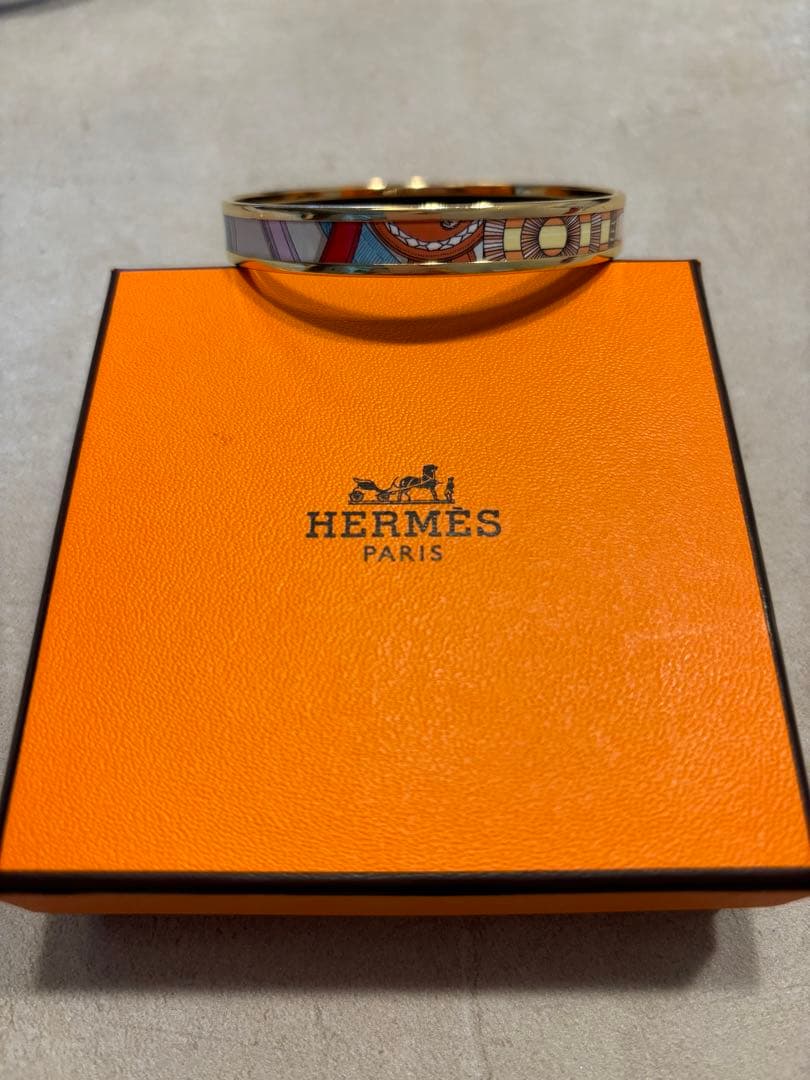 エルメスエナメルバングル