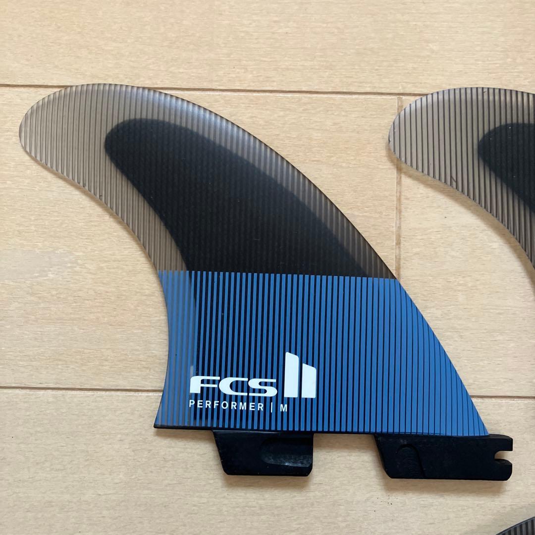 イ*ー様 美品 FCS2フィン パフォーマー PERFORMER M トライ
