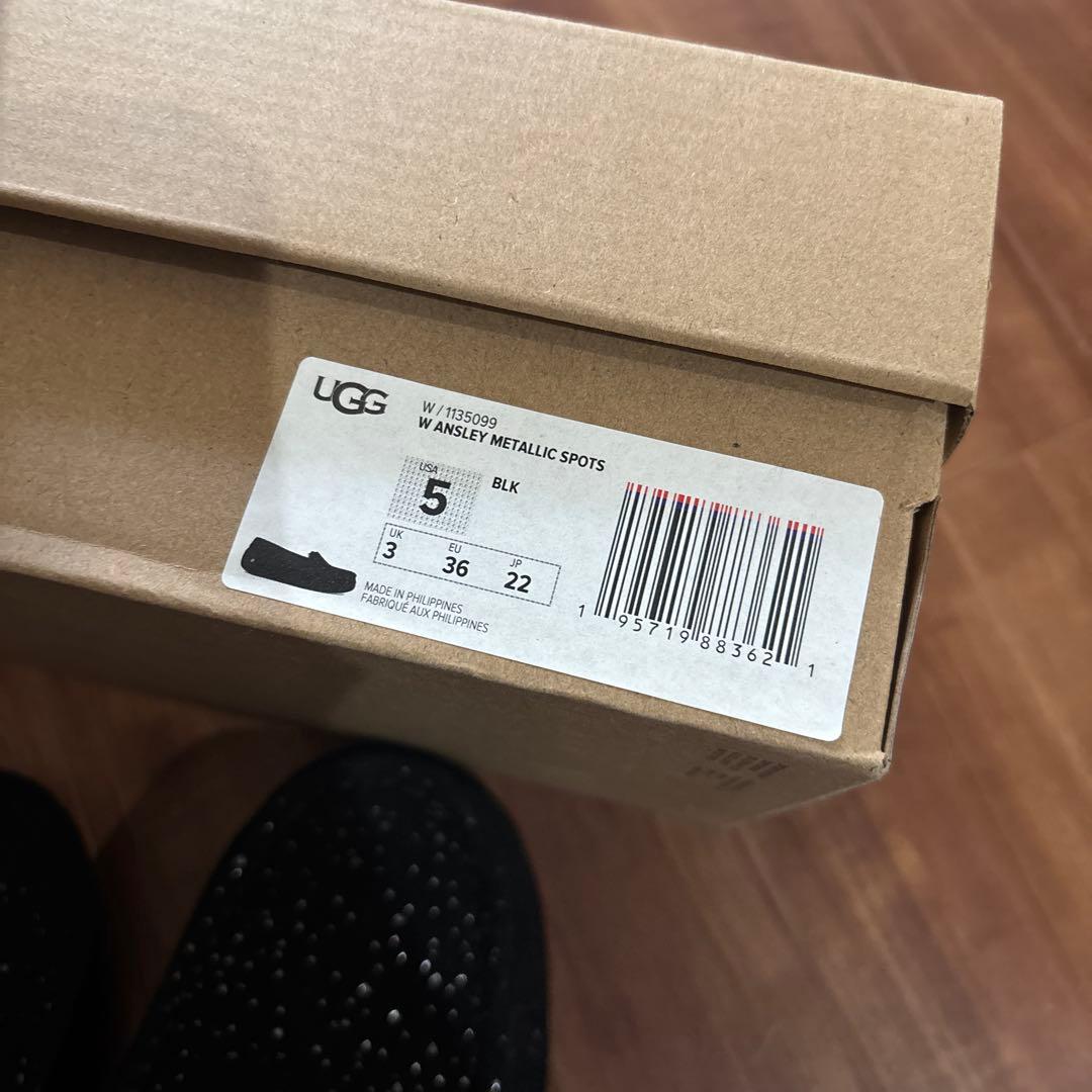新品　未使用　UGG ブラック スパンコール モカシン　22センチ22.5センチ