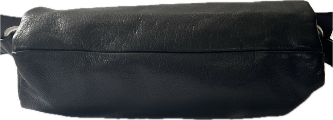 【希少】kawakawa ハトメ レザー　ボディバッグ M　ブラック　斜め掛け