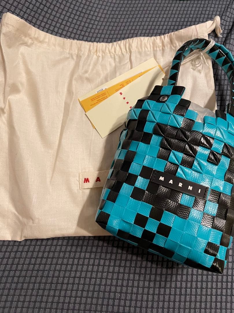 新品タグ付きMARNI ターコイズブルー