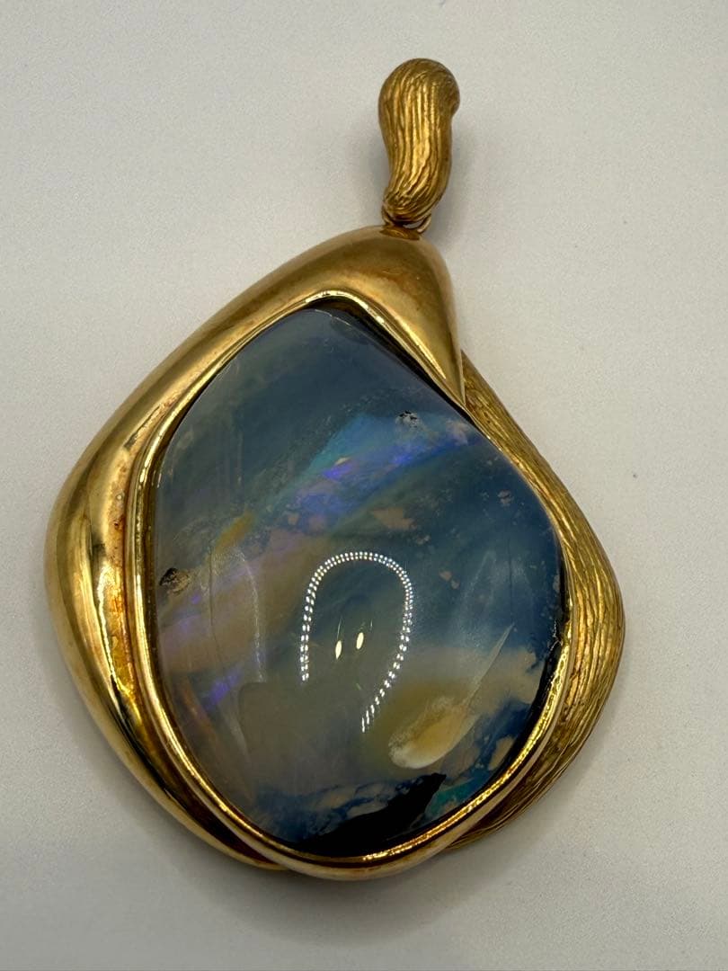 一点物　K18 大粒オパール ペンダントトップ　岩石付き