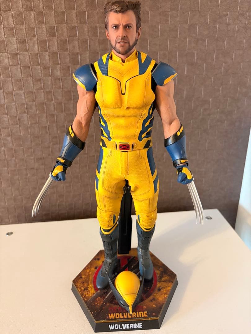 デラックス版 ウルヴァリン フィギュア hottoys ホットトイズ