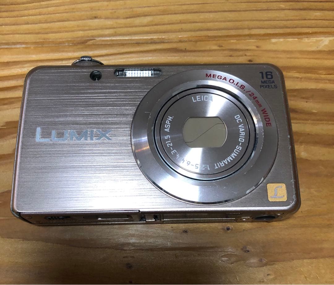 Panasonic DMC-FH8 LUMIX デジタルカメラ￼