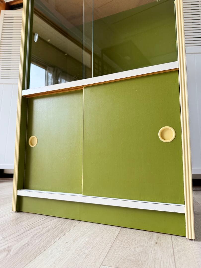 昭和レトロ 食器棚 ガラスキャビネット 小箪笥 ガラス棚 レトロポップ 抹茶色