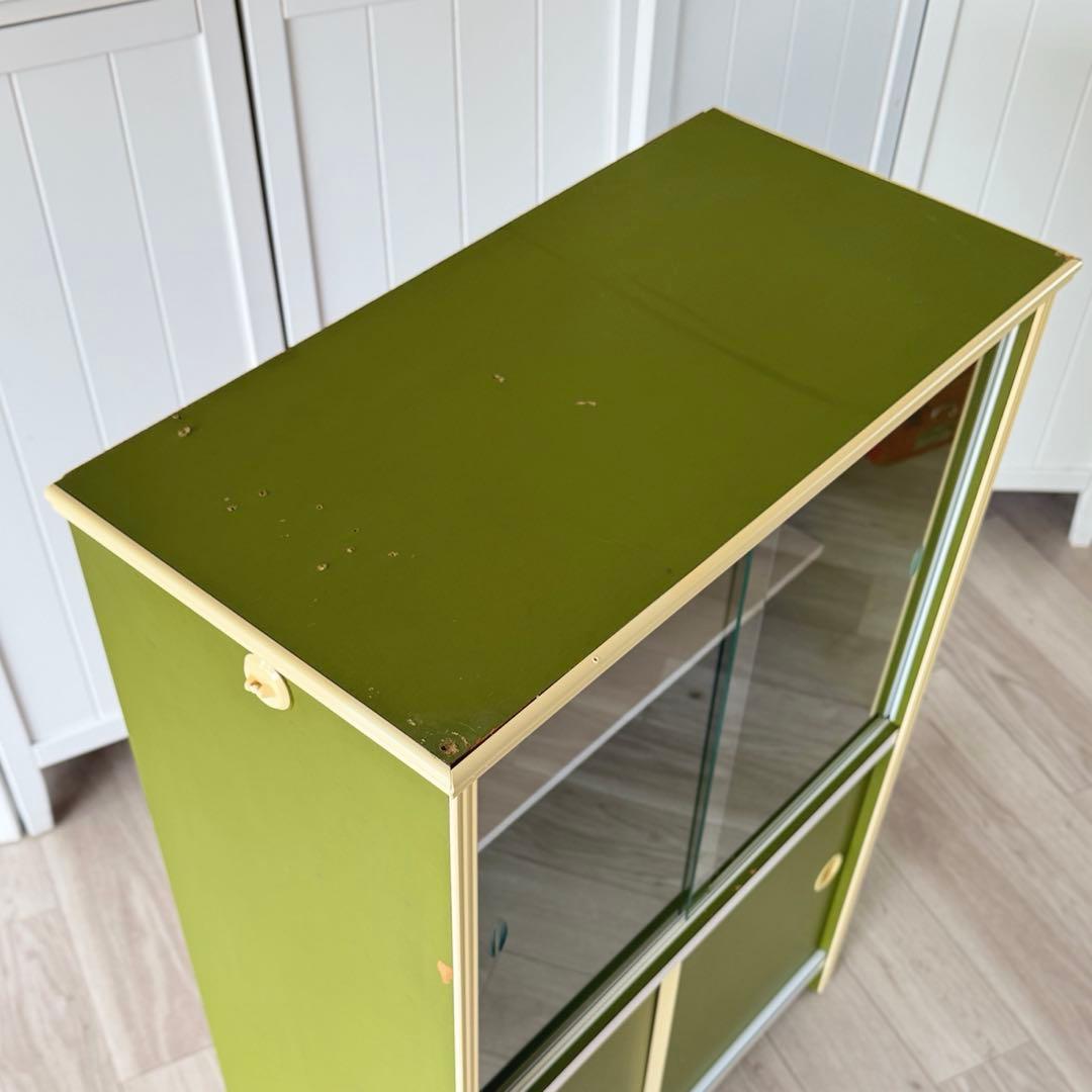 昭和レトロ 食器棚 ガラスキャビネット 小箪笥 ガラス棚 レトロポップ 抹茶色