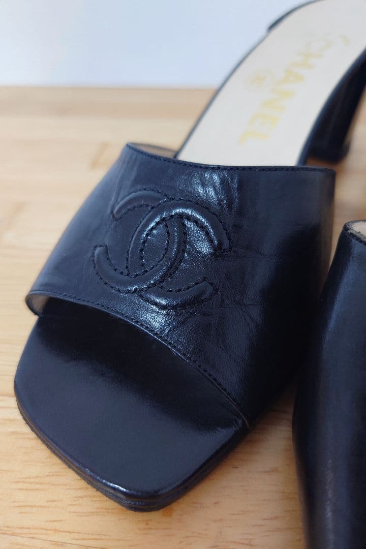 CHANEL　黒　ココマーク　ミュール　サンダル　35.5サイズ