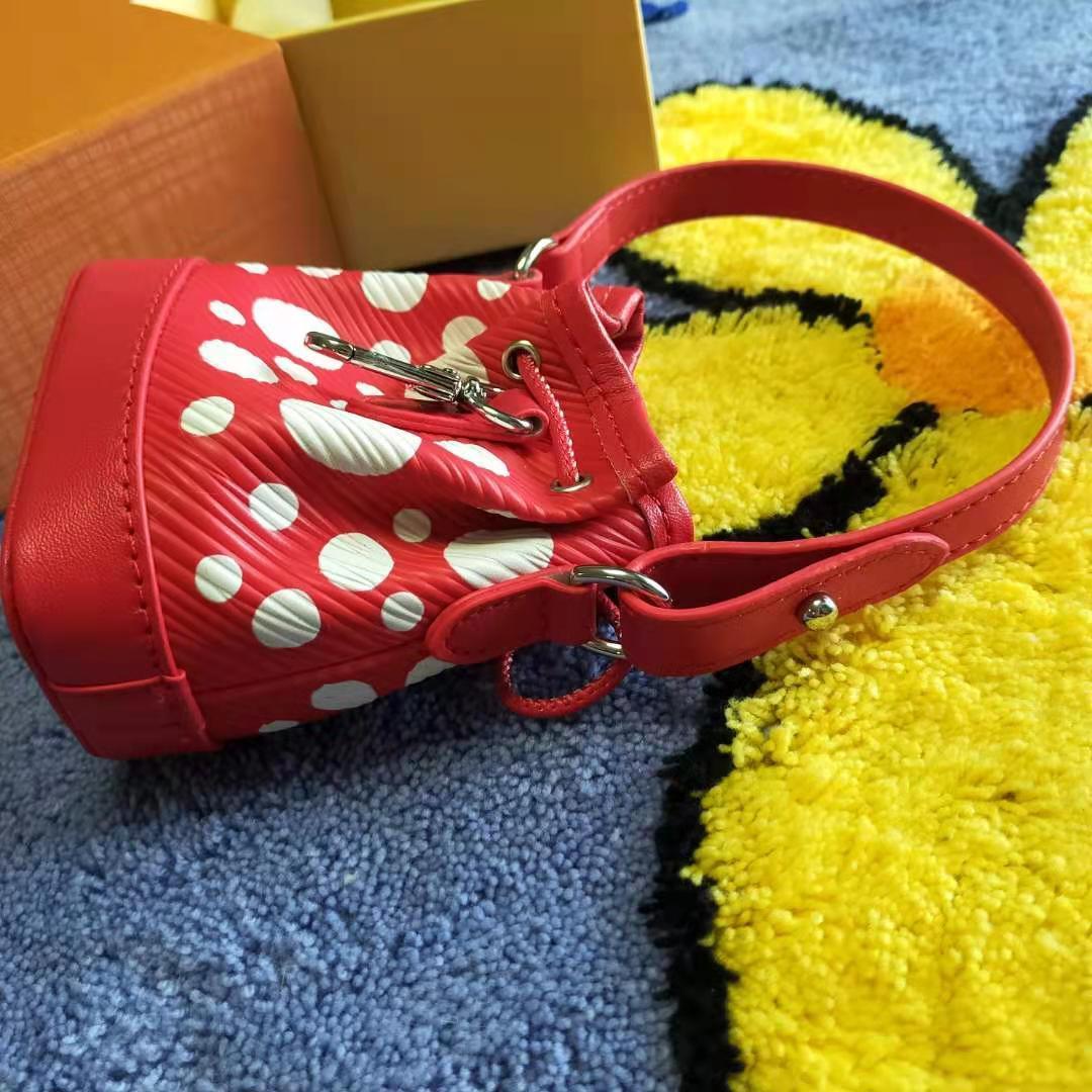 VIP限定 ノベルティ レッド×ホワイト水玉デザインのバケットバッグ