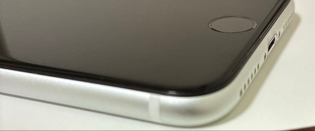 iPhone SE 第2世代(バッテリー最大容量73%)