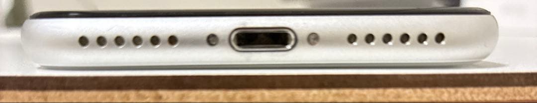 iPhone SE 第2世代(バッテリー最大容量73%)