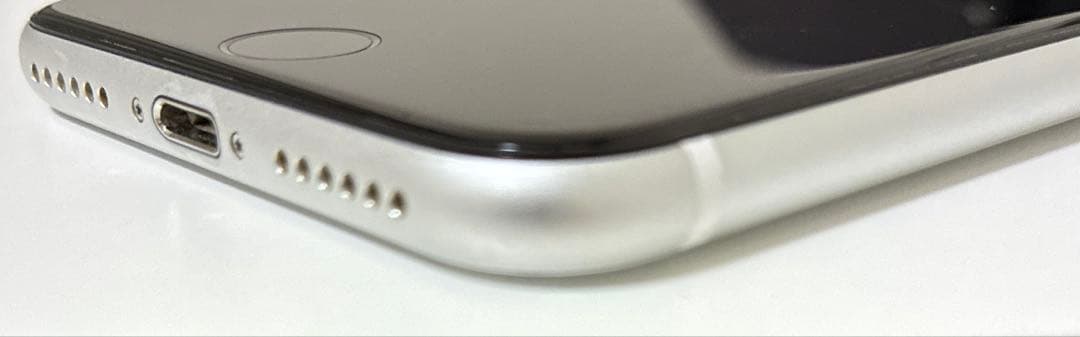 iPhone SE 第2世代(バッテリー最大容量73%)