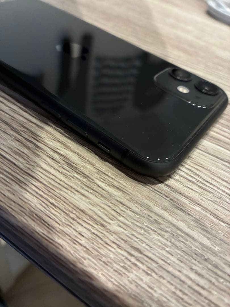 【美品】Apple iPhone 11 ブラック　本体（未使用ケーブル付）