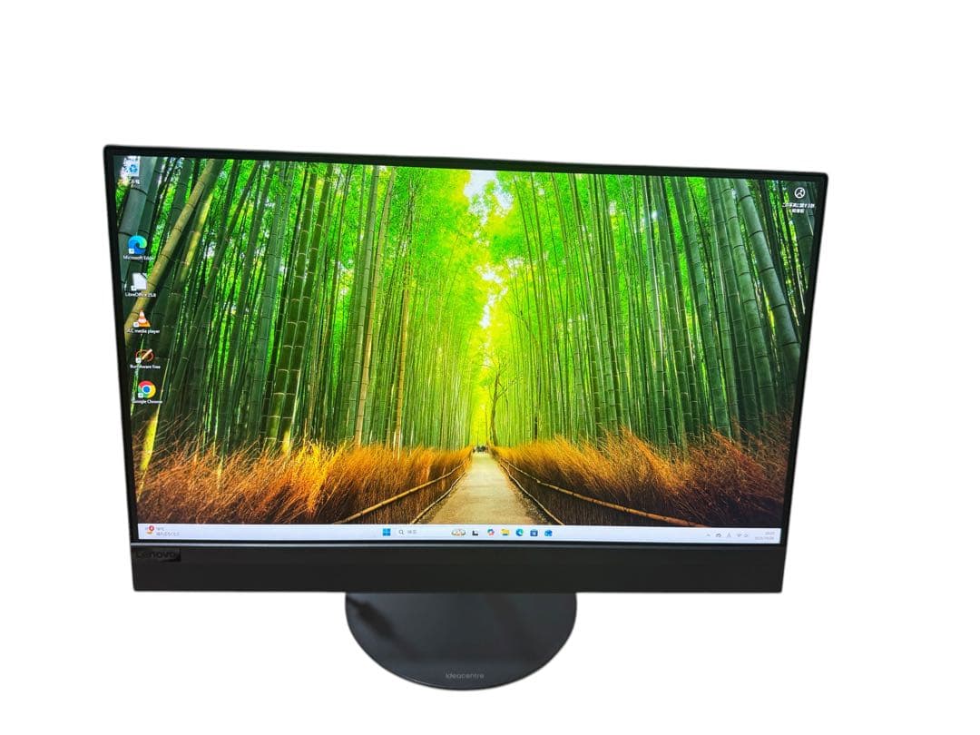 Lenovoデスクトップ一体型☆第7世代！corei3☆SSD搭載☆メモリ8GB