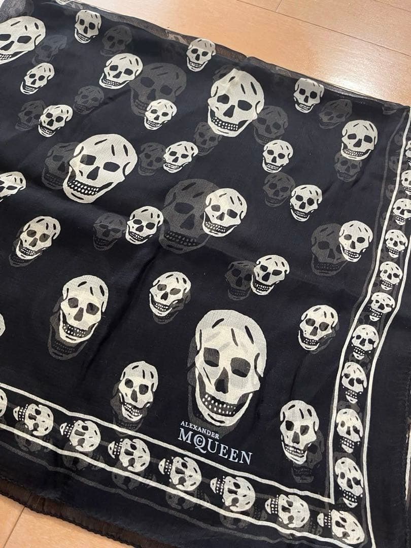 ALEXANDER MCQUEEN ブラック　スカルプリント ストール