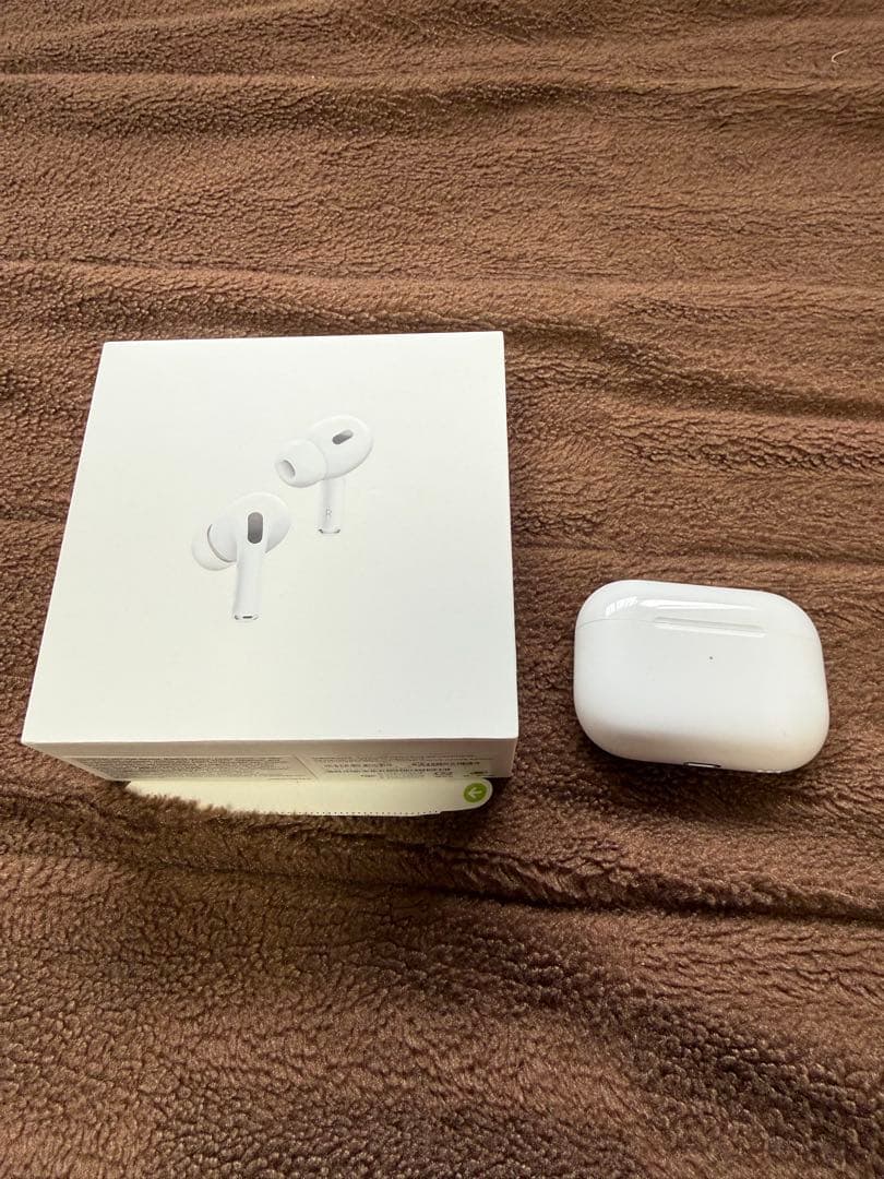 AirPods Pro 2 本体 充電ケース付き 【注意！右耳のみ使用可能】