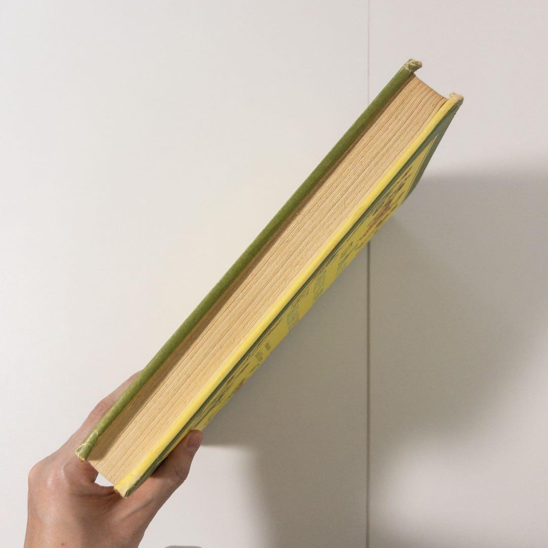 「赤い刺繍とアンティークテキスタイル」「ケイト•グリーナウェイ作品集」2冊セット