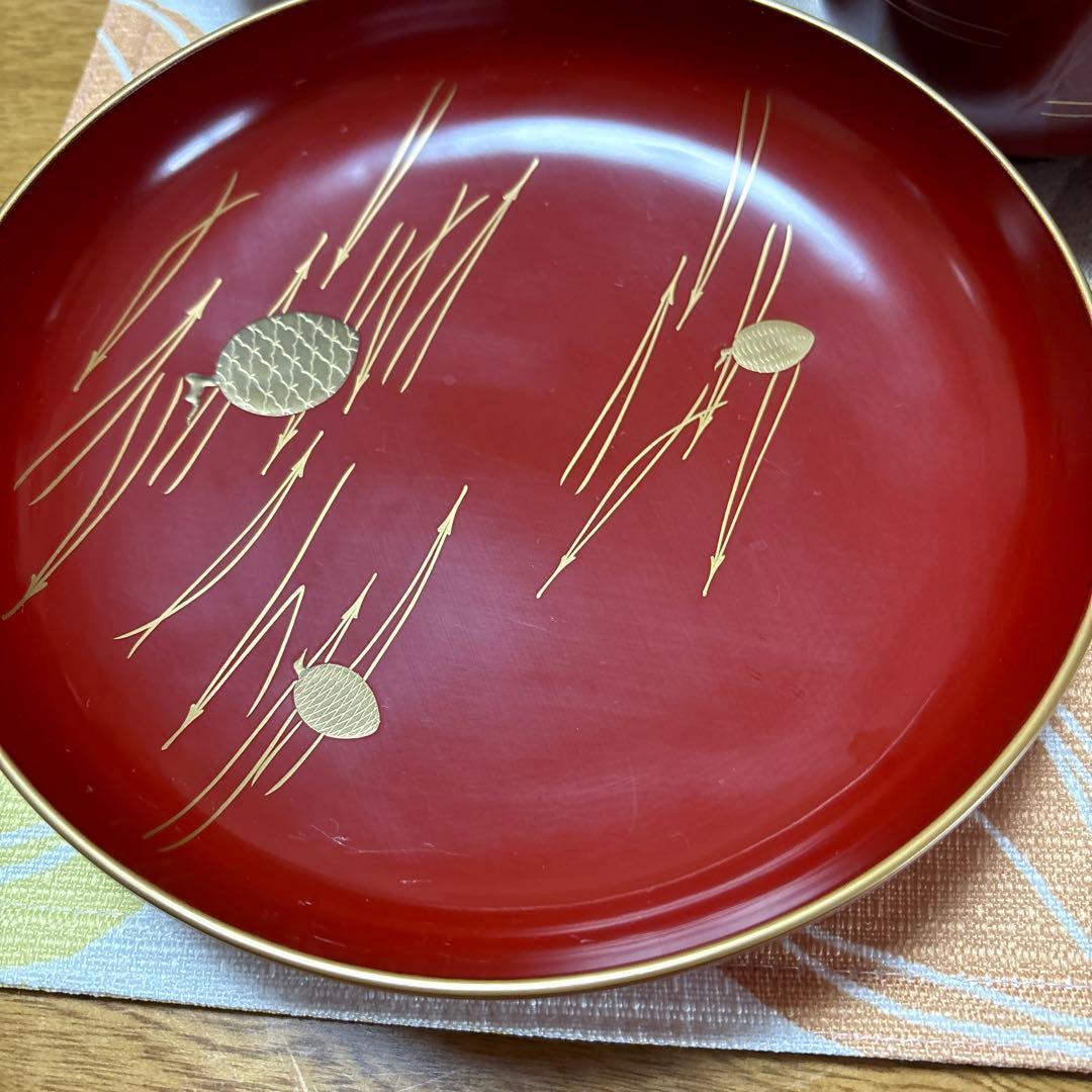 蒔絵赤い漆器 2客様セット輪島塗り明治時代。松の葉、実