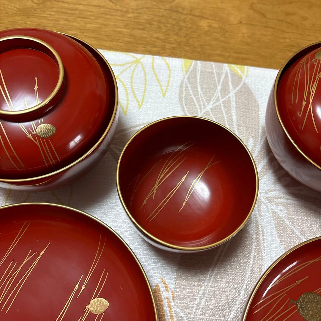 蒔絵赤い漆器 2客様セット輪島塗り明治時代。松の葉、実