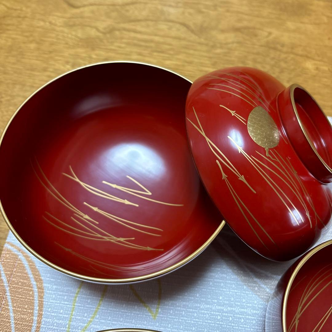 蒔絵赤い漆器 2客様セット輪島塗り明治時代。松の葉、実