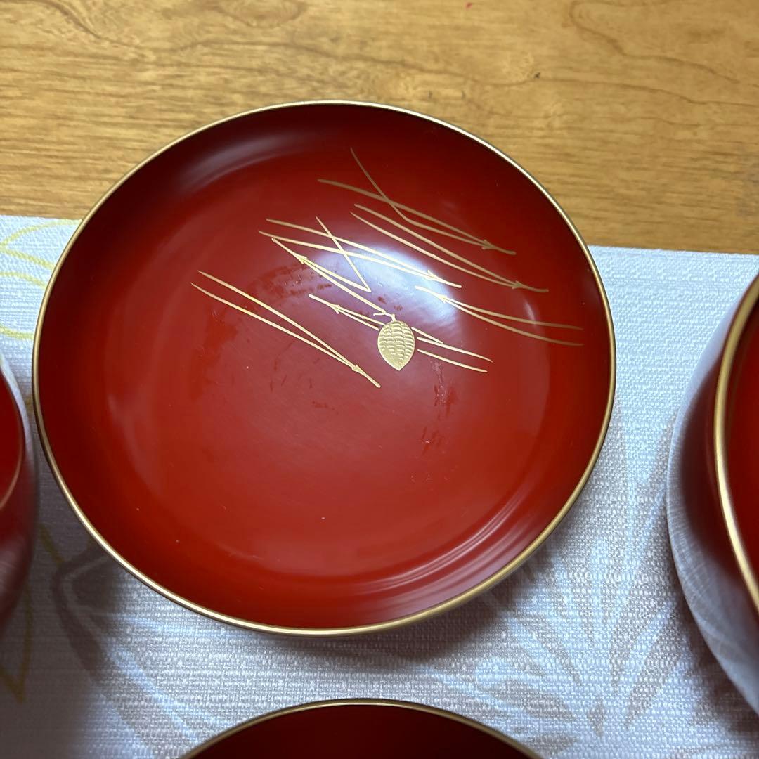 蒔絵赤い漆器 2客様セット輪島塗り明治時代。松の葉、実