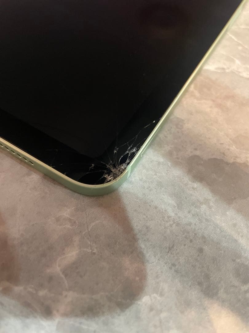 【ジャンク品】iPad Air (第4世代) 64GB 画面ヒビあり