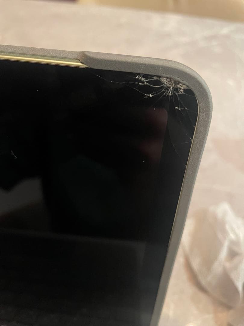 【ジャンク品】iPad Air (第4世代) 64GB 画面ヒビあり