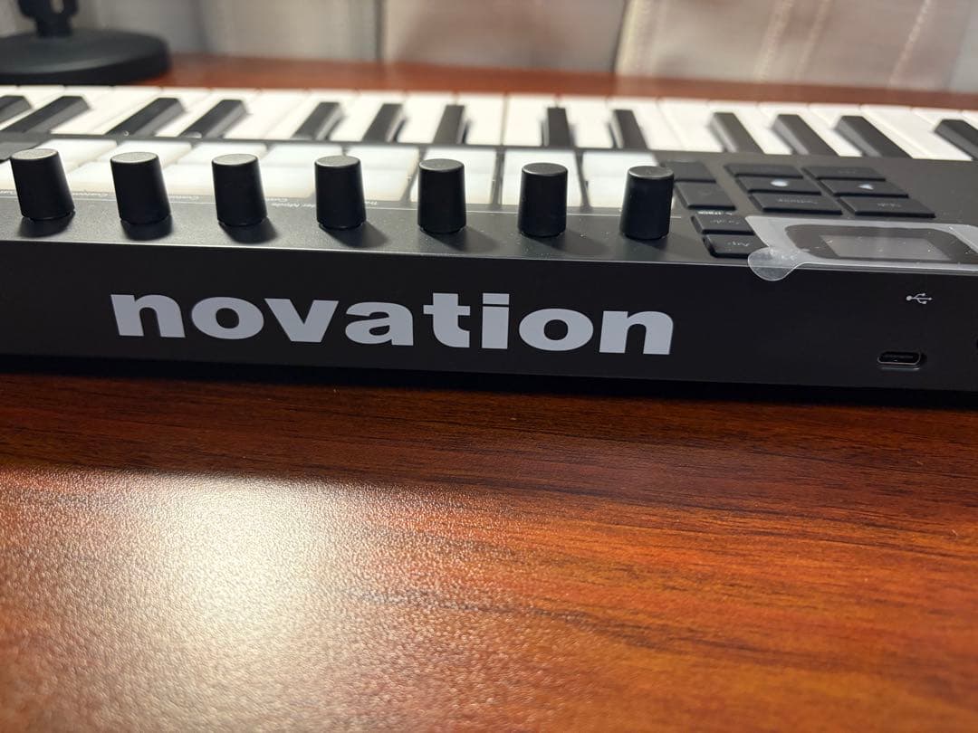 Novation Launchkey Mini37 Mk4 本体　箱のみ