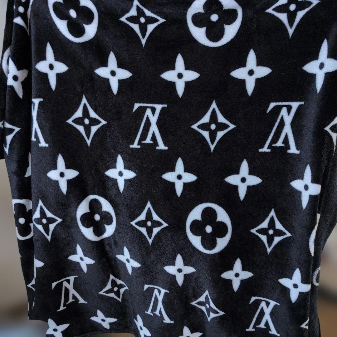 モノグラムブランケット約125センチ✖︎約210センチ