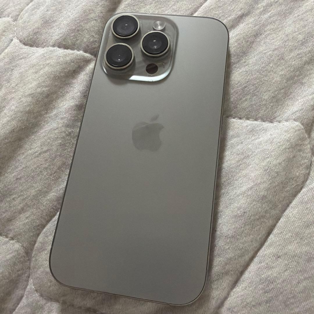 Apple iPhone 16 Pro ナチュラルチタニウム 本体　256GB