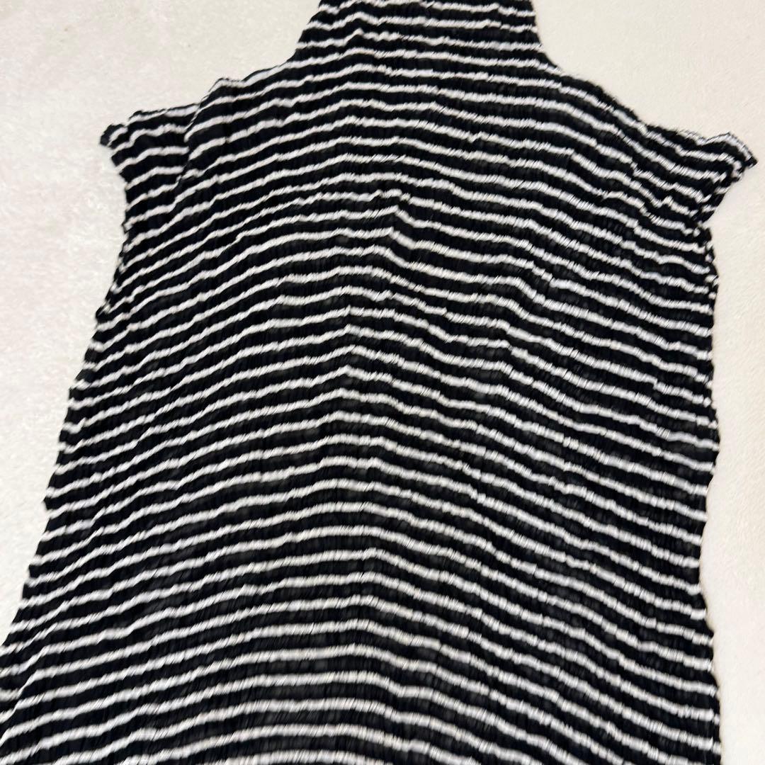 美品✨ISSEY MIYAKE プリーツ　ハイネック　黒　白　ハイネック