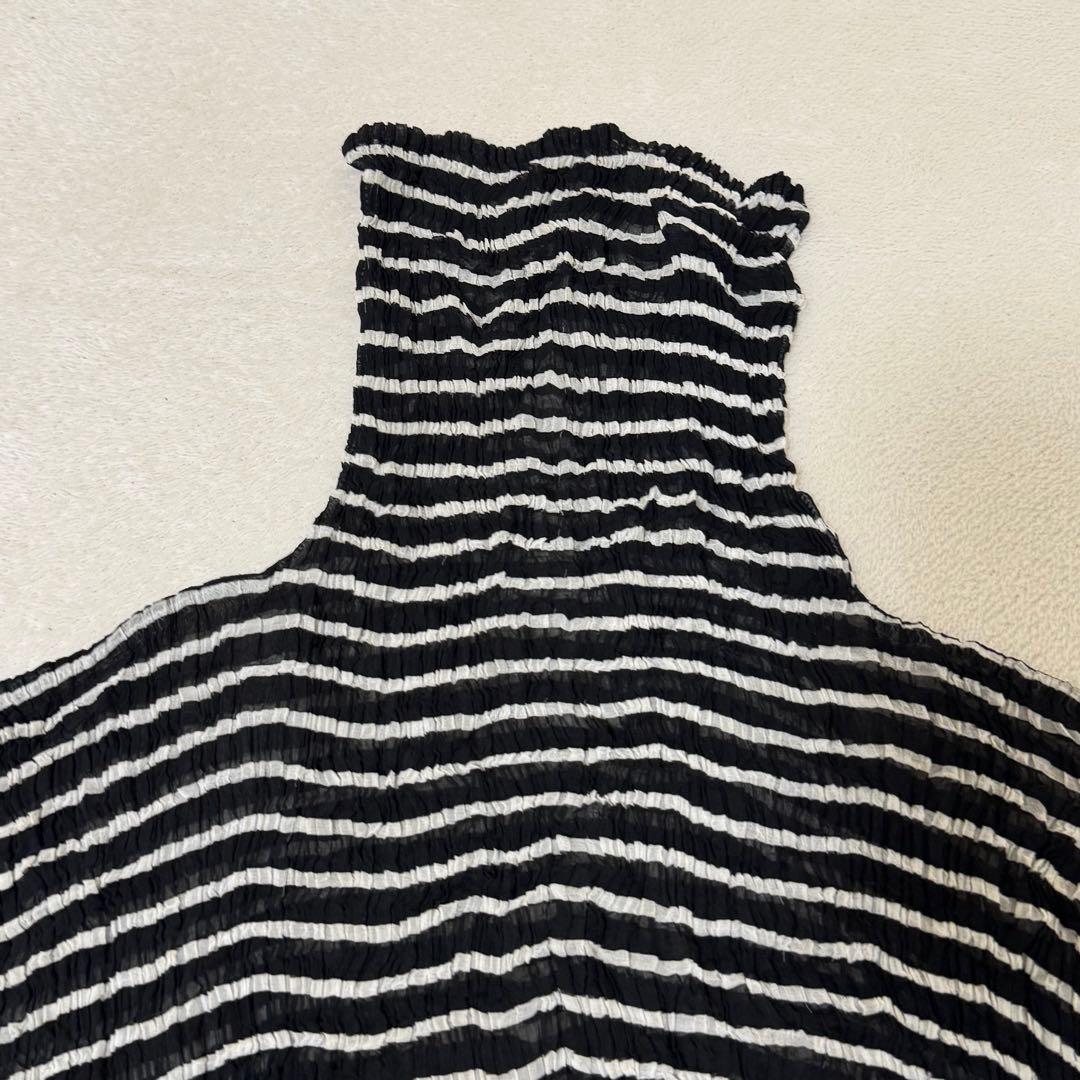 美品✨ISSEY MIYAKE プリーツ　ハイネック　黒　白　ハイネック