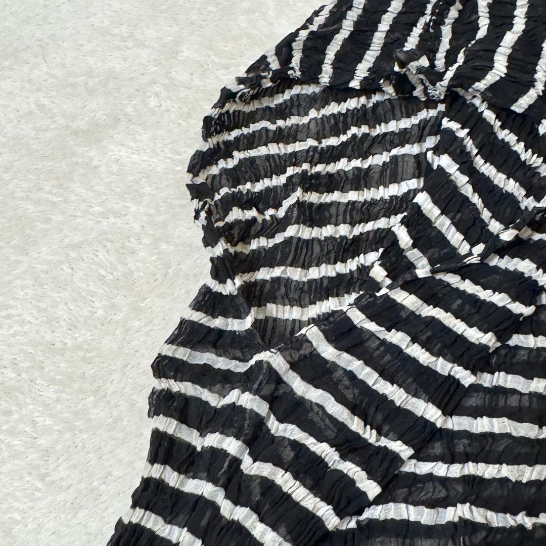 美品✨ISSEY MIYAKE プリーツ　ハイネック　黒　白　ハイネック