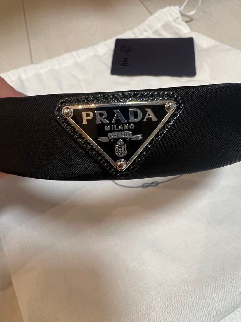 PRADA プラダ ナイロン カチューシャ ロゴプレート