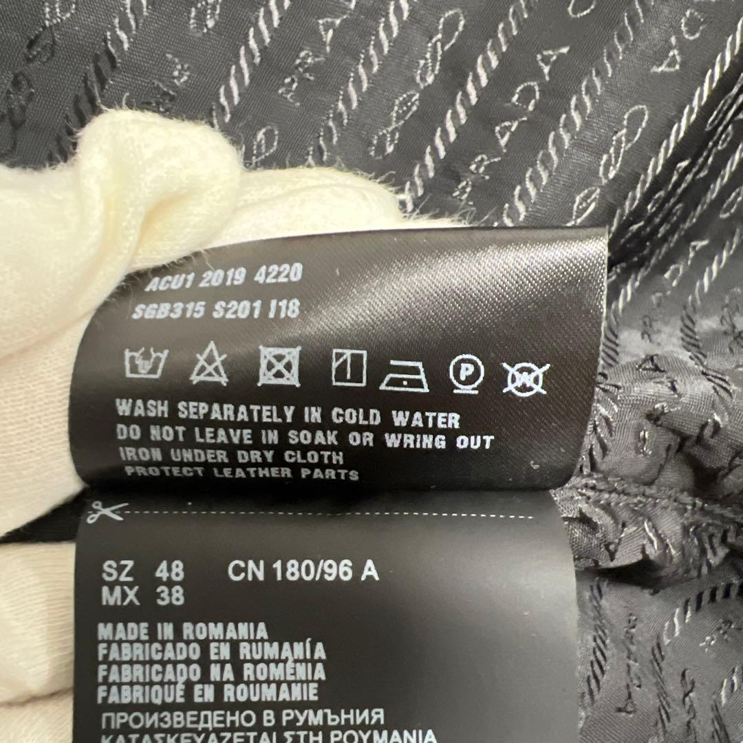 発送18日になります！【大幅値下げ！正規品PRADA 】メンズ　ベスト