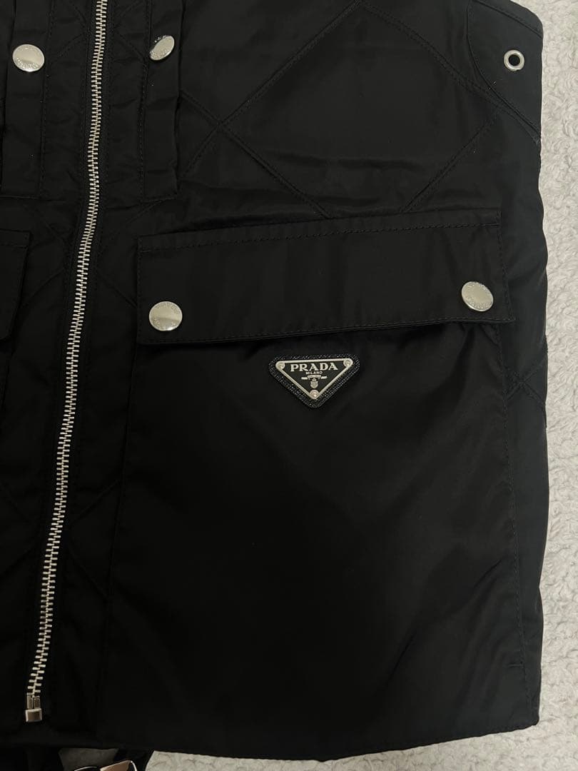 発送18日になります！【大幅値下げ！正規品PRADA 】メンズ　ベスト