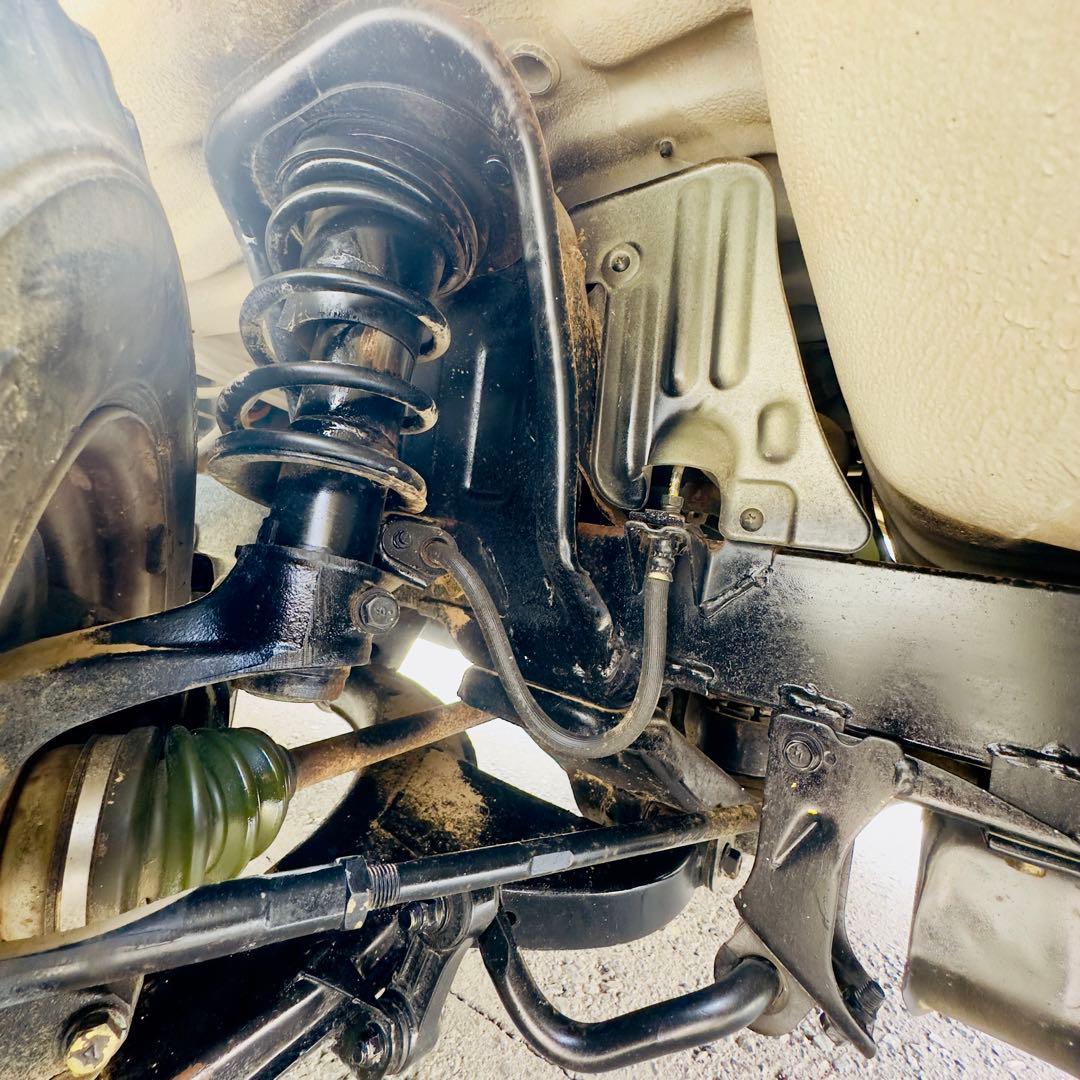 サンバーダンプ4WD、5速マニュアル、ELシフト、車検2年、走行3万キロ。