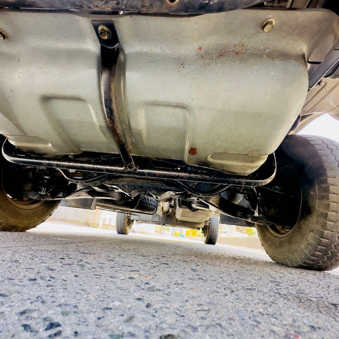 サンバーダンプ4WD、5速マニュアル、ELシフト、車検2年、走行3万キロ。