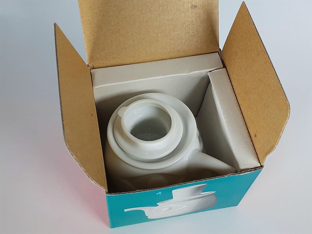 岡本太郎　男の子　マルキン醤油　　 醤油差し　陶器　ノベルティ　箱入り　未使用品