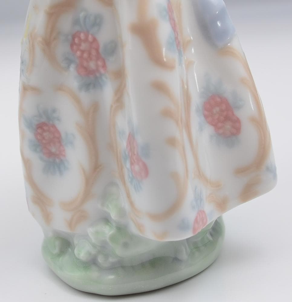 バレンシアの少女　＃4841　★リヤドロ　スペイン　光沢仕上げ　ヴィンテージ