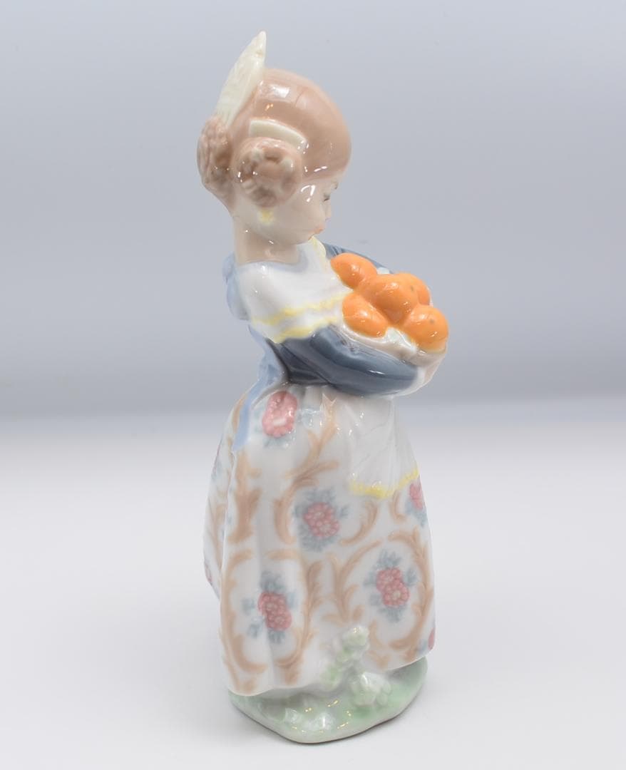 バレンシアの少女　＃4841　★リヤドロ　スペイン　光沢仕上げ　ヴィンテージ