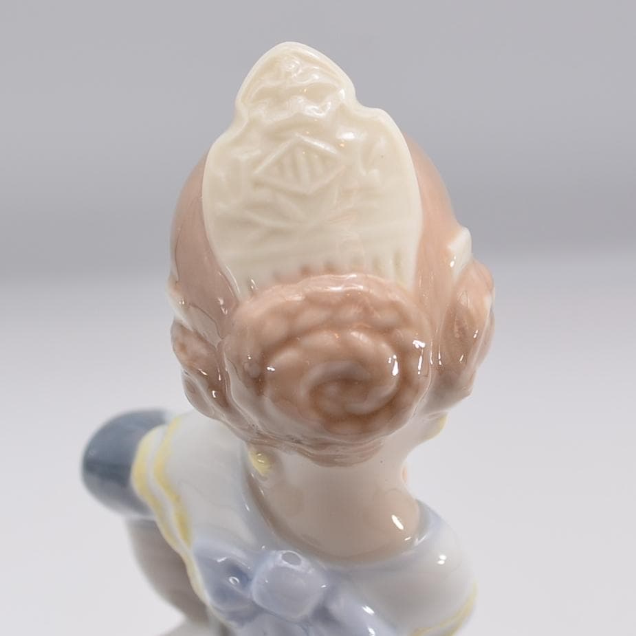 バレンシアの少女　＃4841　★リヤドロ　スペイン　光沢仕上げ　ヴィンテージ