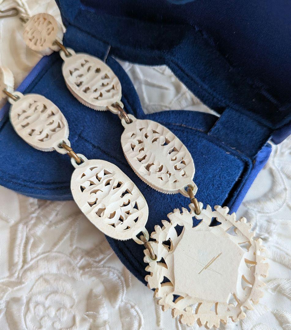 セルロイド ネックレス アイボリーカラーラインストーン透かし ミッドセンチュリー