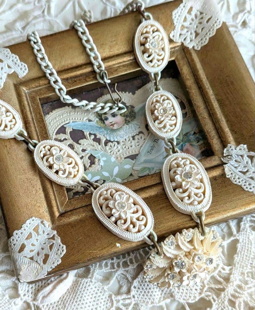 セルロイド ネックレス アイボリーカラーラインストーン透かし ミッドセンチュリー