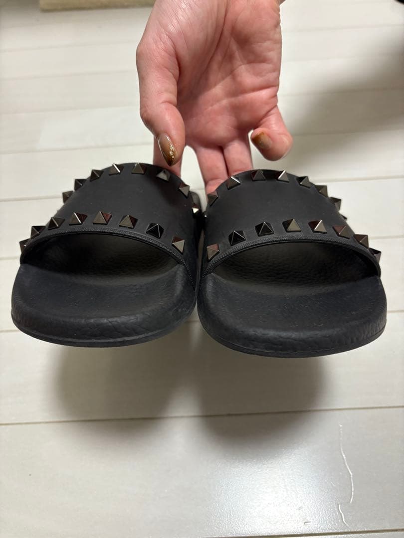 Valentino Garavani ロックスタッズ スリッポン サンダル