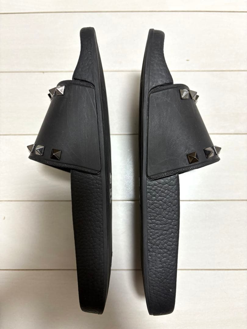 Valentino Garavani ロックスタッズ スリッポン サンダル