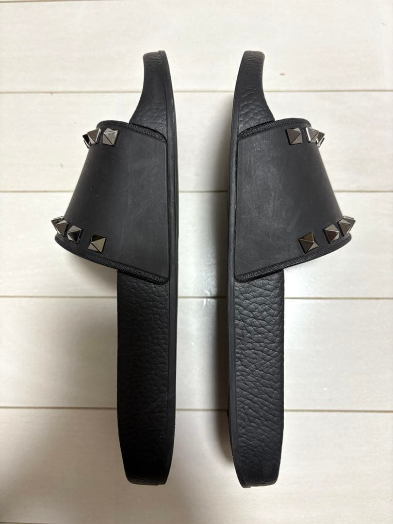 Valentino Garavani ロックスタッズ スリッポン サンダル