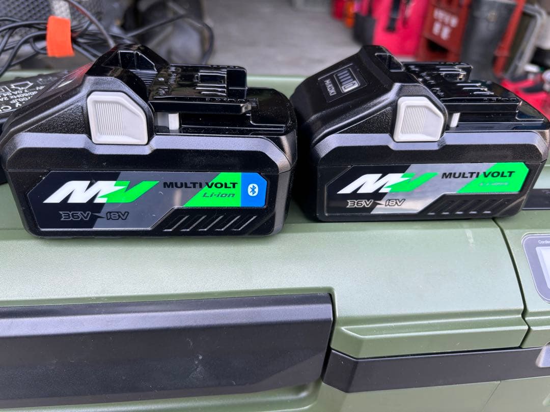 ハイコーキ　冷温庫　UL18DB バッテリー2個付mm in