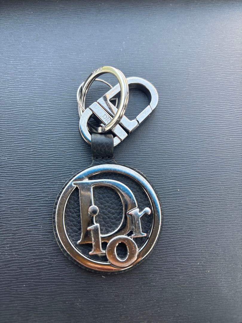 Dior ロゴキーホルダー シルバー ブラック