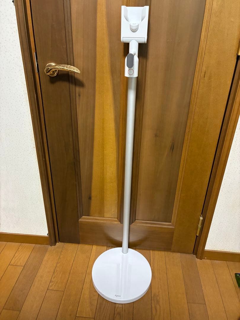 ダイソン コードレスクリーナー　SV33　約24分 LEDヘッド、専用スタンド付