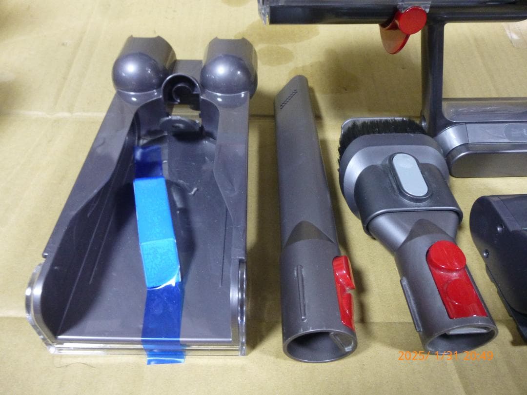 タイムセール開催中　ダイソン SV12　 ミニブラシ装着でエコ40分　②